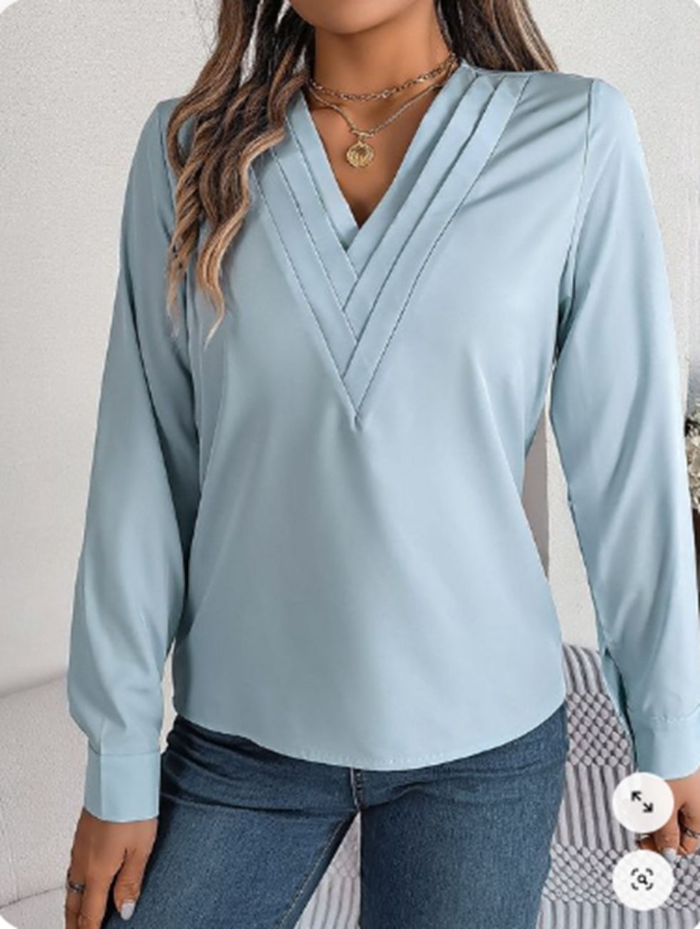 95% Polyester, 5% Elastane Blouse
	
